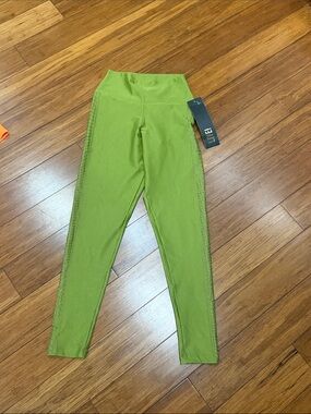 NWT LIVE! Bright Green Performance Leggings M
